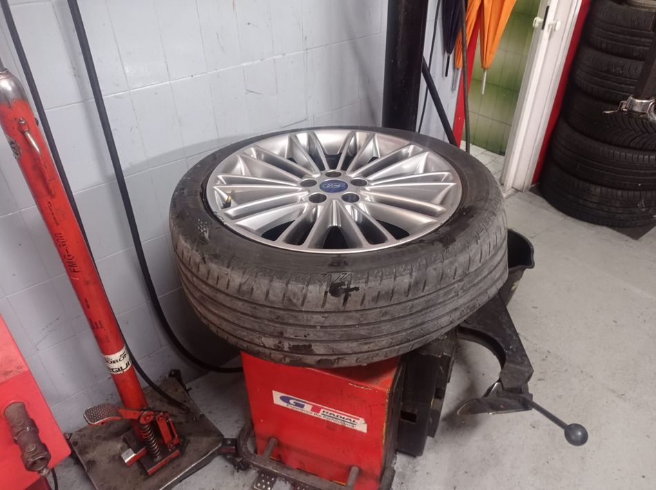 Cambio Ruedas Ford Mondeo Vignale Hibrido