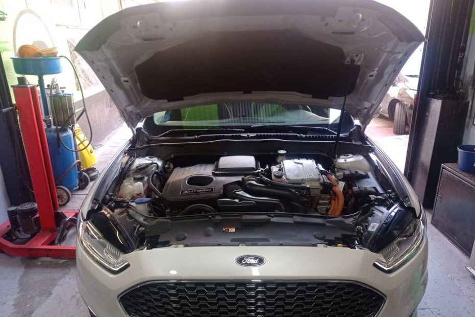 Revision completa Ford Mondeo Vignale Hibrido 2018
