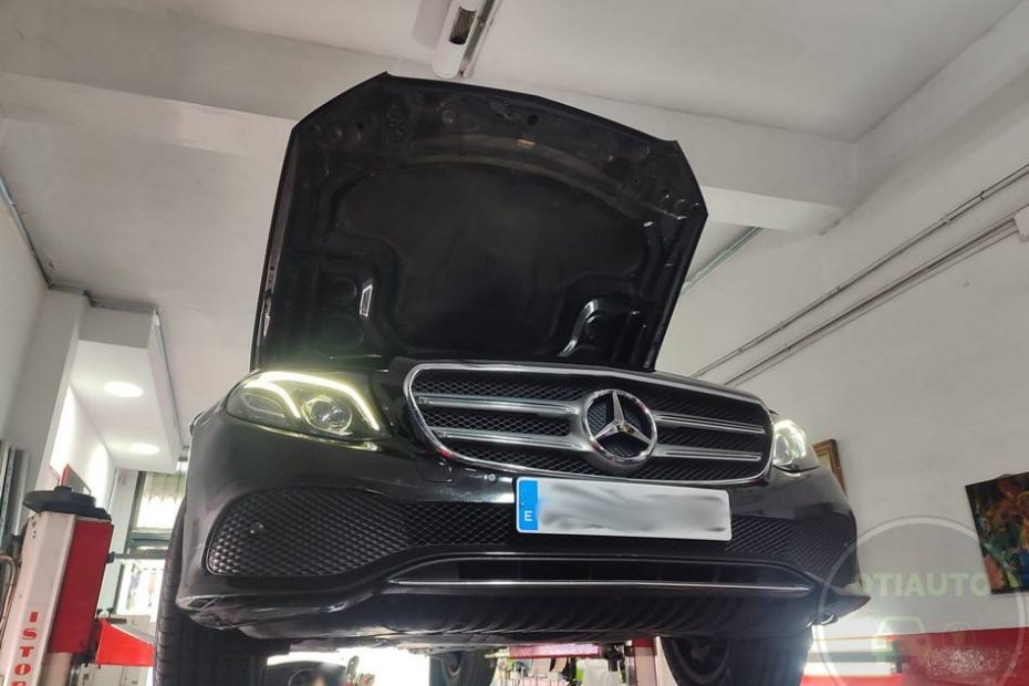 Frontal Mercedes E220d VTC