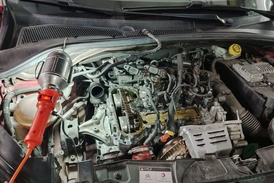 cambio distribución en baño de aceite motor Puretech Citroen C3