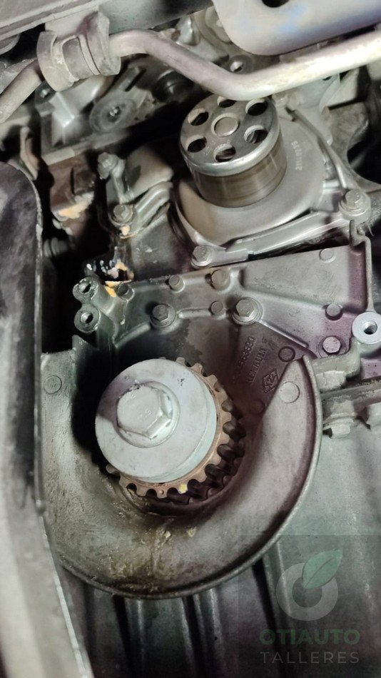 Desmontando Distribucion Y Bomba De Agua Megane 2012