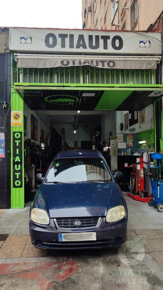 Frontal Hyundai Accent 2005