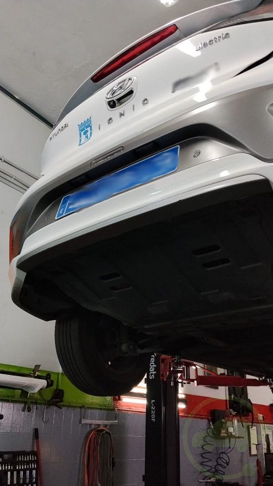 Trasera Hyundai Ioniq Electric Taxi Madrid